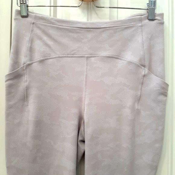 Lululemon Swift Speed Hi-Rise Tight Size 10 - Picture 6 of 8